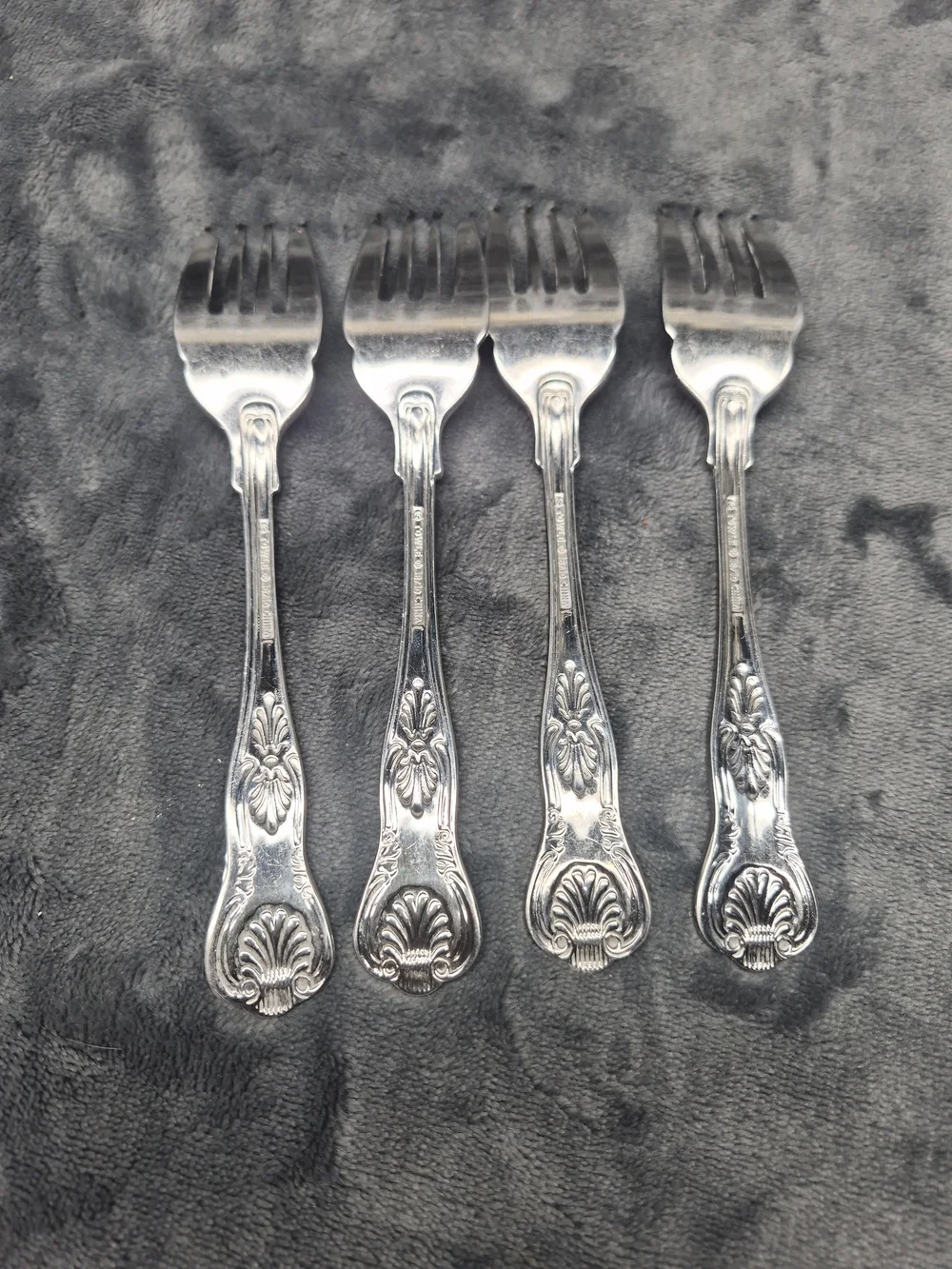 Towle Grand Hotel Coburg Shell Salad Forks 18/10 Stainless Flatware - Set Of 4